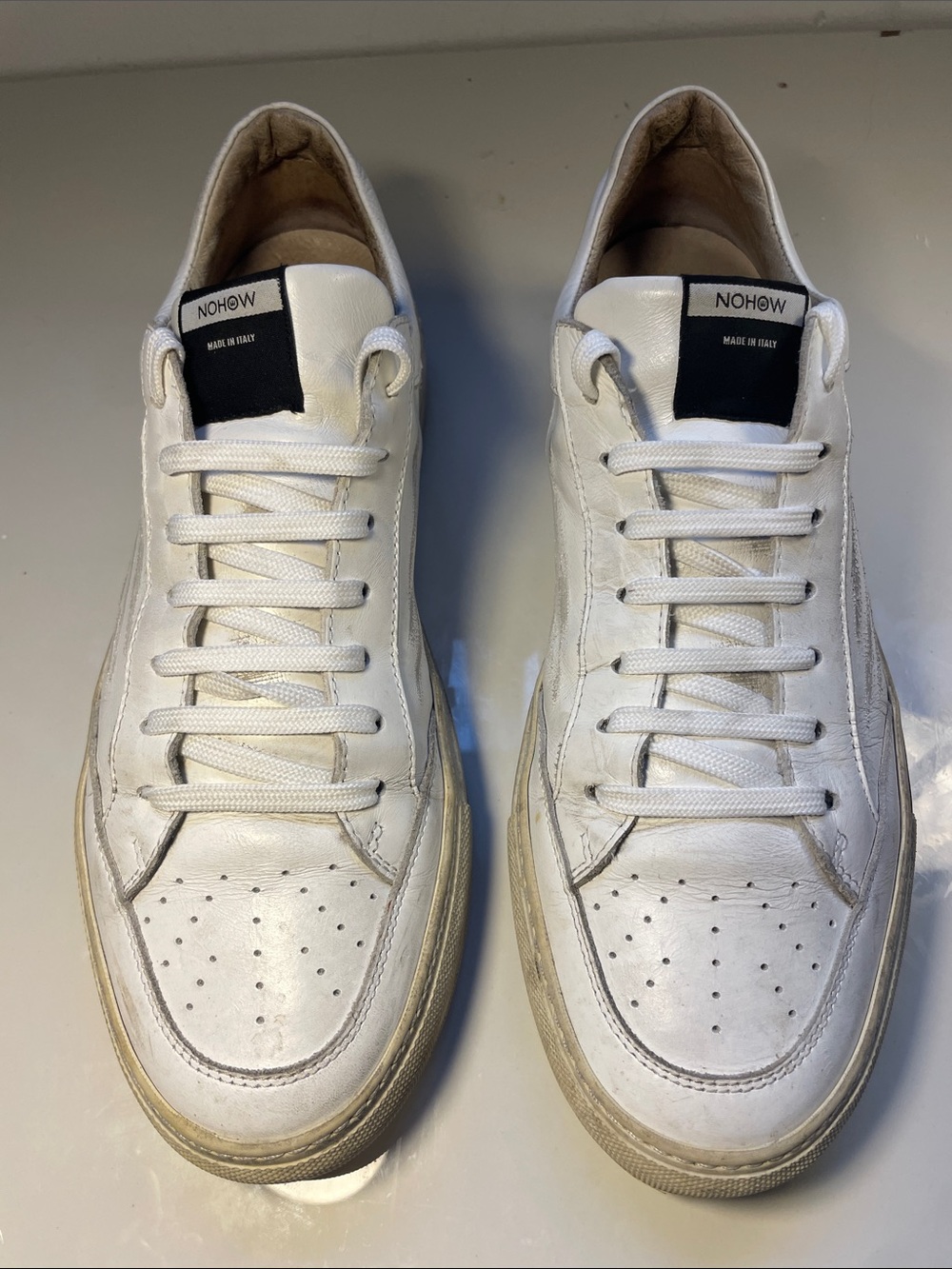 Mens NOHOW snearkers in white leathers sz 43 good condition